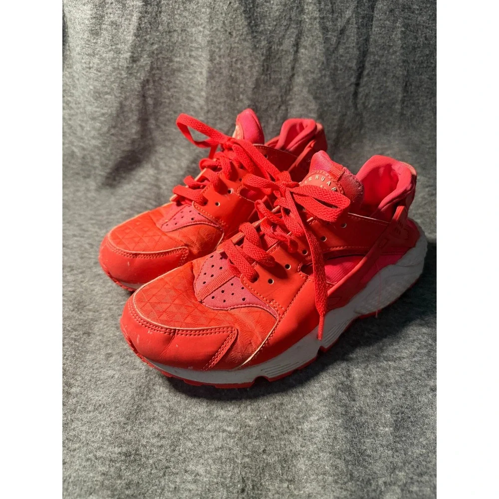 Nike Air Huarache Run Bright Crimson Red Womens Sneakers 634835-608 Size 7.5